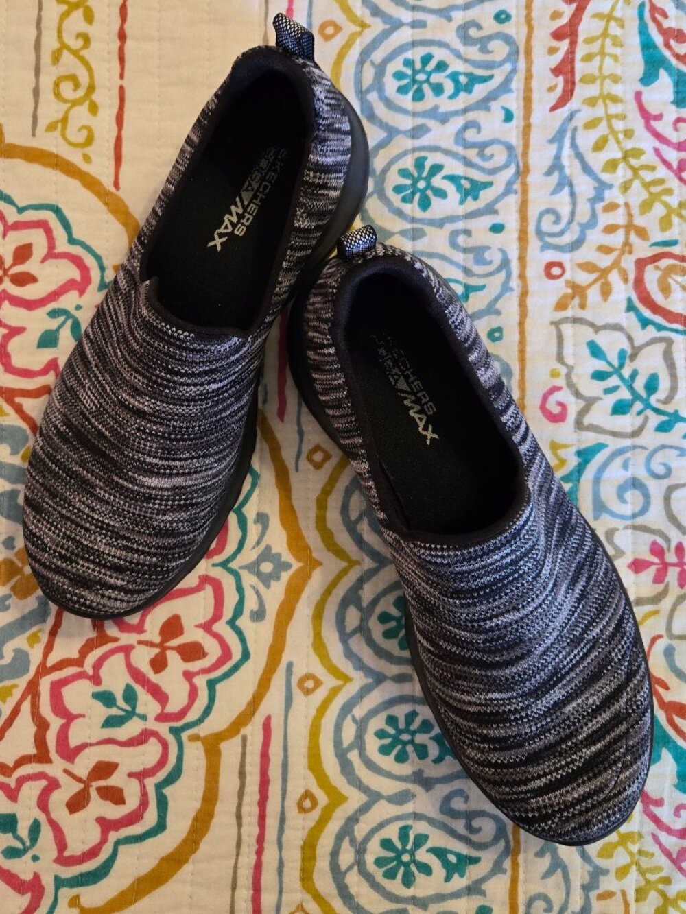 Skechers GogaMax Slip-Ons - Size 6